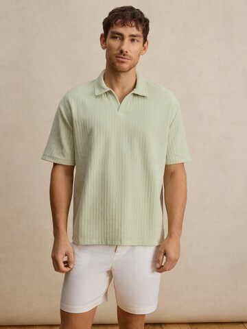 DAN FOX APPAREL Koszulka 'Leif' w kolorze zielony: przód