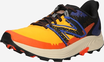 new balance حذاء للركض بلون ألوان ثانوية: الأمام