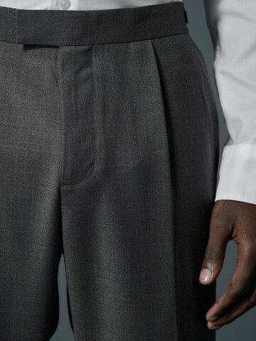 Regular Pantalon à plis Next en gris