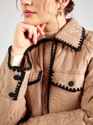 YAS - Chaqueta de entretiempo 'YASLUJA' en marrón
