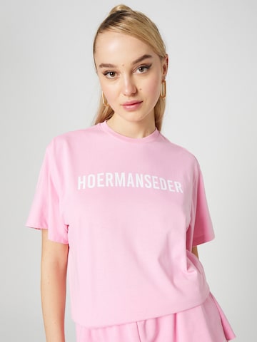 Hoermanseder x About You Shirt 'Suki' in Pink: front