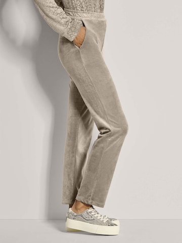 MADELEINE Regular Broek in Beige