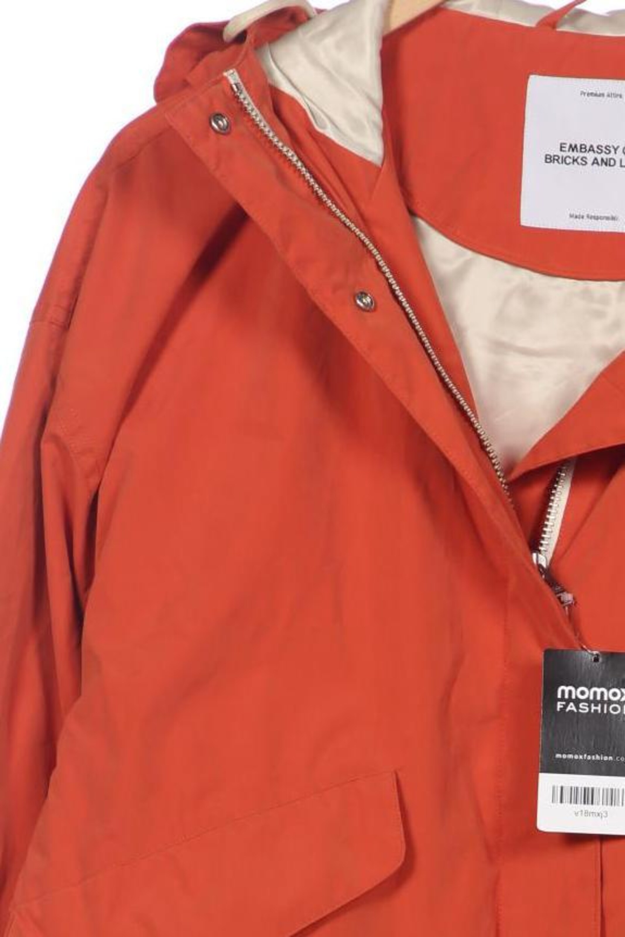 Embassy of Bricks and Logs Mantel XXS in Orange