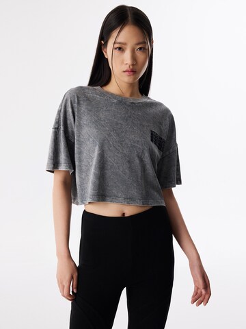 T-shirt Twist en gris : devant
