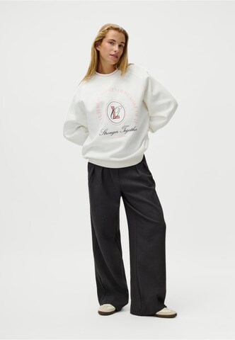 Felpa 'Alena Raglan' di OH APRIL in bianco