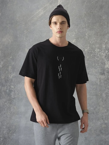 Tommy Life Shirt in Black: front