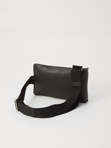 Calvin Klein Válltáska - fekete