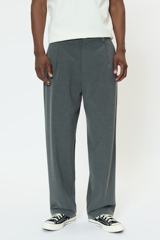 Loosefit Pantalon à pince 'MAChino' Matinique en gris : devant