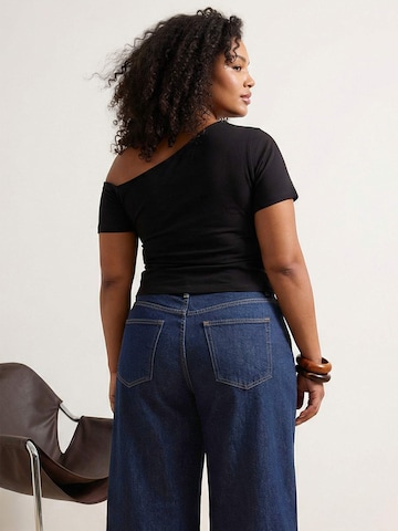 Maglietta di Trendyol Curve in nero