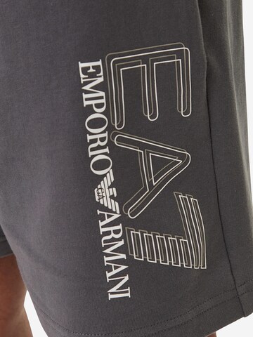 regular Pantaloni sportivi '7M001315 AF13512' di EA7 Emporio Armani in grigio