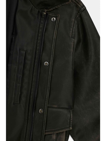 GUESS Between-Season Jacket in Black