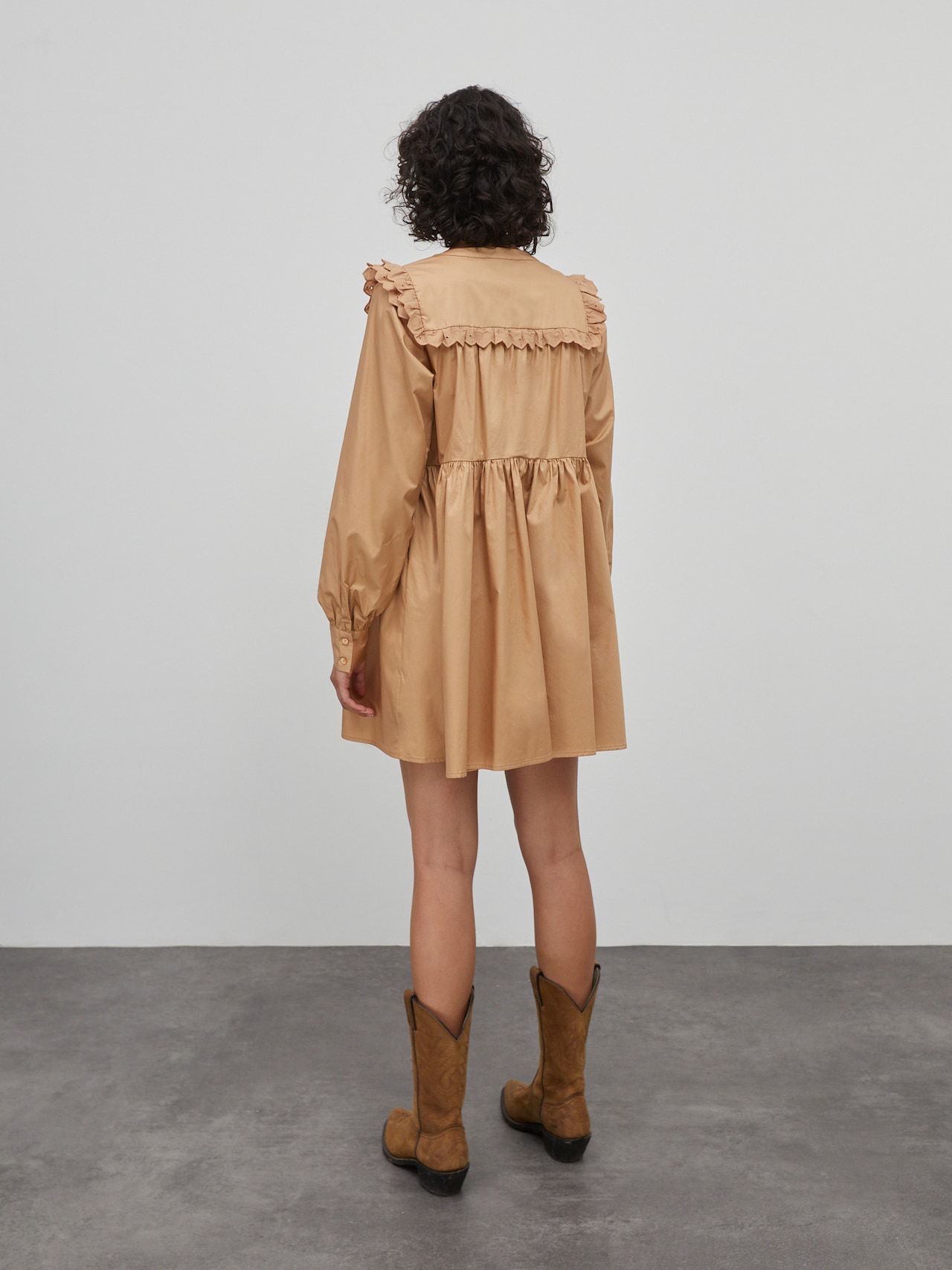 EDITED Producten Jurk 'Camryn' Sand