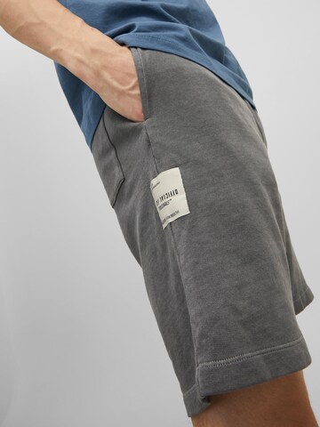 Loosefit Pantaloni 'Rush' de la JACK & JONES pe gri