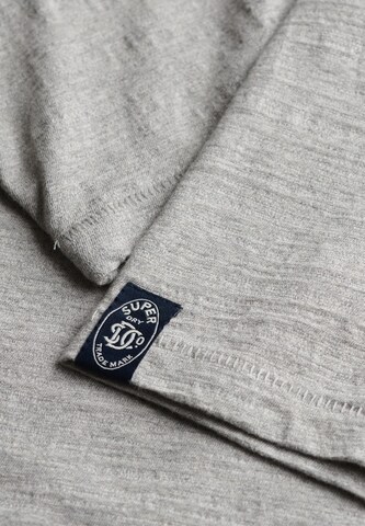 T-Shirt 'The Merchant Store' Superdry en gris