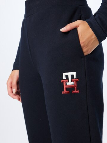 Effilé Pantalon TOMMY HILFIGER en bleu