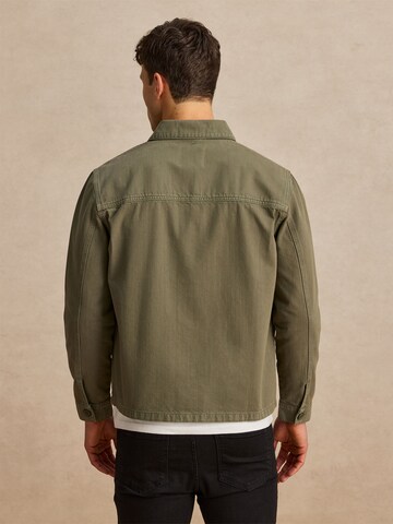 DAN FOX APPAREL Демисезонная куртка 'Jamie' в Зеленый