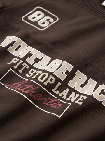 NAME IT - Sudadera en marrón