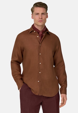 Coupe regular Chemise Boggi Milano en rouge : devant