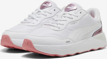 Baskets basses PUMA en blanc : devant