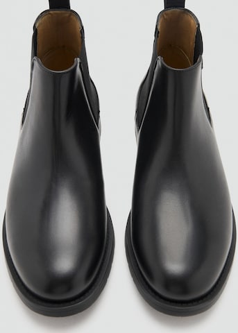 MANGO MAN Chelsea Boots in Black