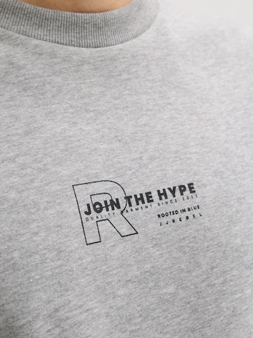 JJ Rebel - Sweatshirt 'JREBZAKI' em cinzento