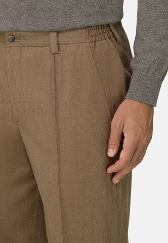 Boggi Milano Slim fit Chino trousers in Beige: front
