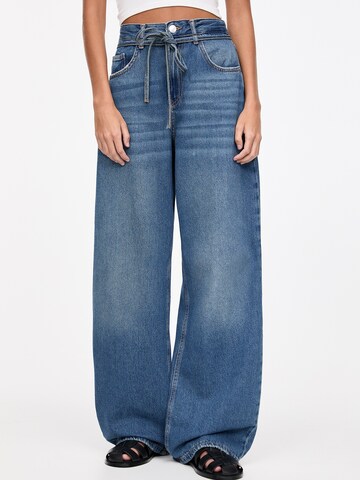 Pull&Bear Широки крачоли Дънки в синьо: отпред