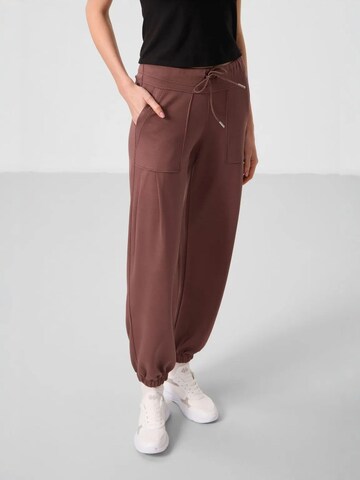 Tommy Life Tapered Hose 'Hose'‌‌ in Braun