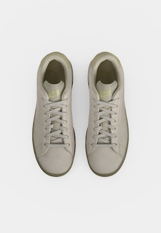 Nike Sportswear - Sapatilhas baixas 'CLASSIC' em bege: topo
