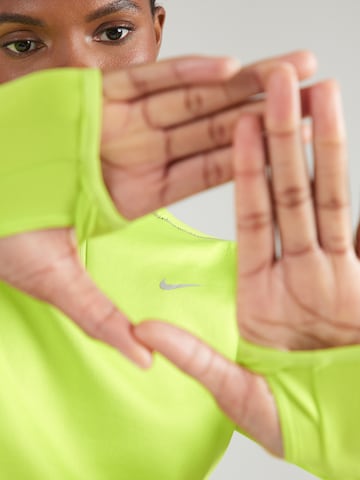 NIKE Функционална тениска 'Swift' в зелено