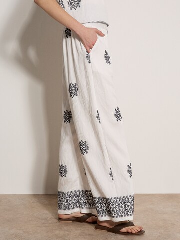 Apricot Regular Pants ' ' in White