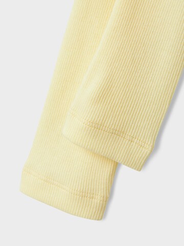 Skinny Leggings 'NBNKAB' di NAME IT in giallo