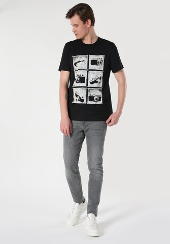 Colin's Shirt in Zwart