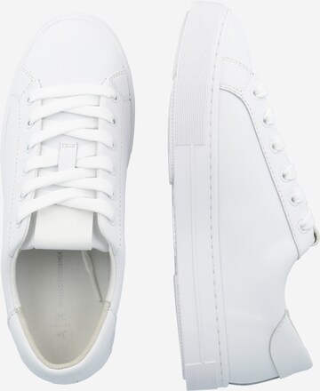 ARMANI EXCHANGE Låg sneaker i vit