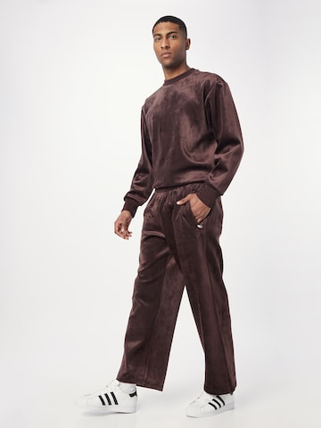 Regular Pantalon 'Premium Essentials+ Velvet' ADIDAS ORIGINALS en gris