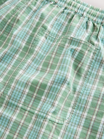 Largi Pantaloni de la Next pe verde