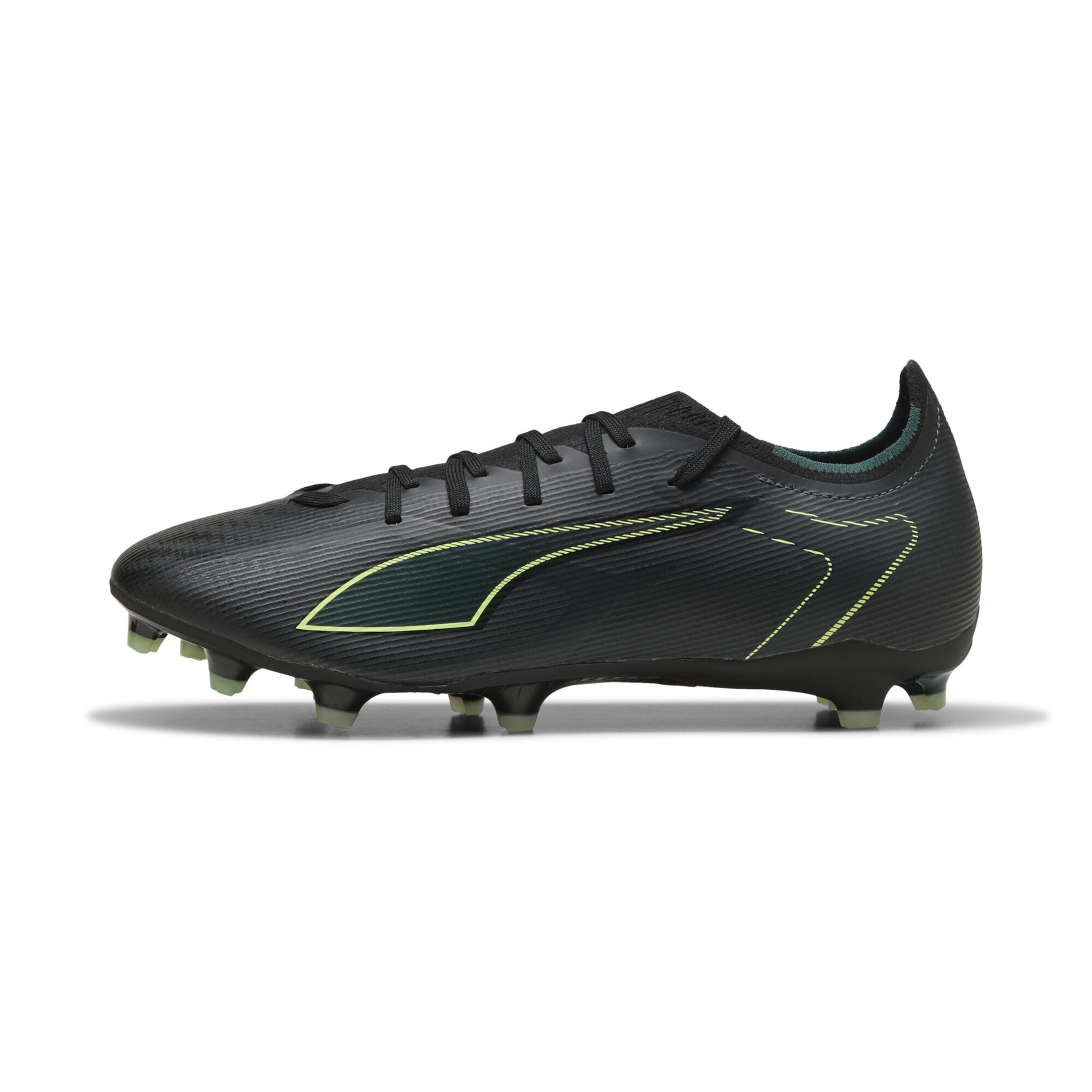 PUMA Soccer shoe &#x27;Ultra 6 Match&#x27; in Black: front