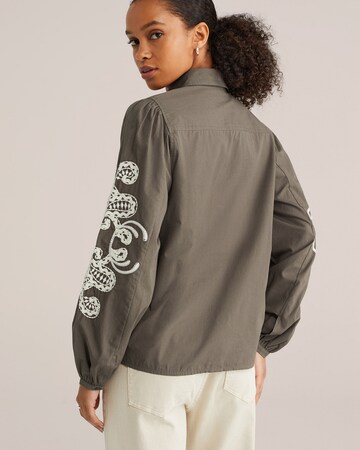 Bluză de la WE Fashion pe maro