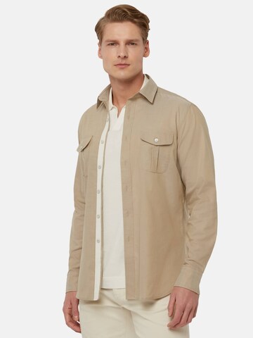 Coupe regular Chemise Boggi Milano en beige : devant