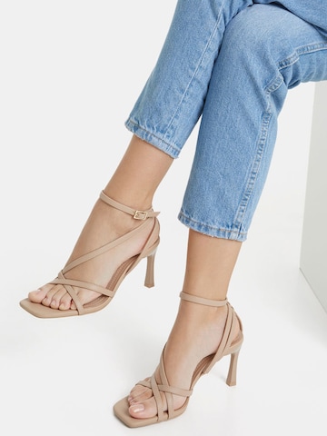 Bershka Sandalen met riem in Beige: voorkant