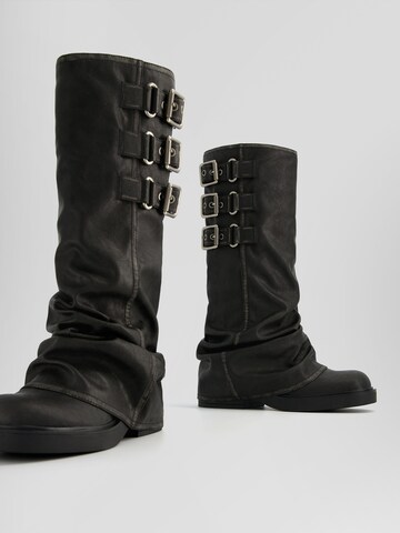 Bershka Boots in Schwarz