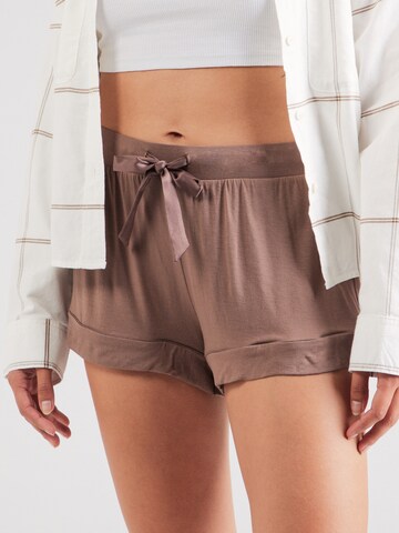 Hunkemöller Pyjamabroek 'Essential' in Bruin: voorkant