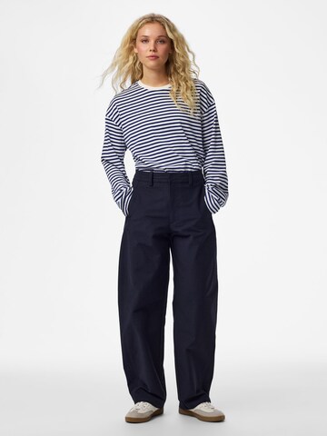 Barrel Pantaloni 'PCRikke' di PIECES in blu: frontale