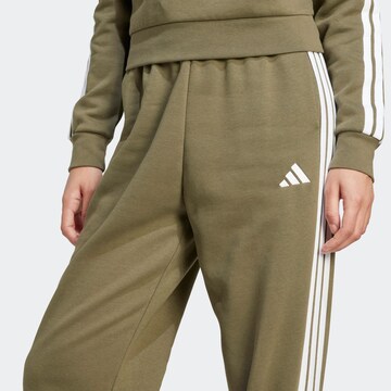 ADIDAS SPORTSWEAR Tapered Sporthose in Grün