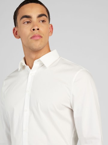 OLYMP جينز ضيق الخصر والسيقان قميص لأوساط العمل 'No. 6' بلون أبيض