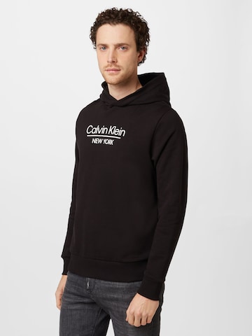 Calvin Klein Collegepaita värissä musta: edessä