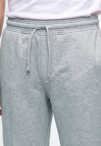 Effilé Pantalon BALMOHK en gris : devant