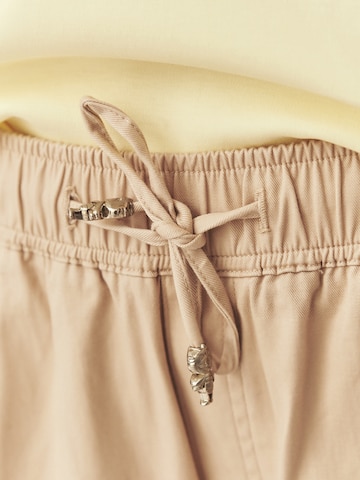 TATUUM Lużny krój Spodnie 'Serdi 1' w kolorze beżowy