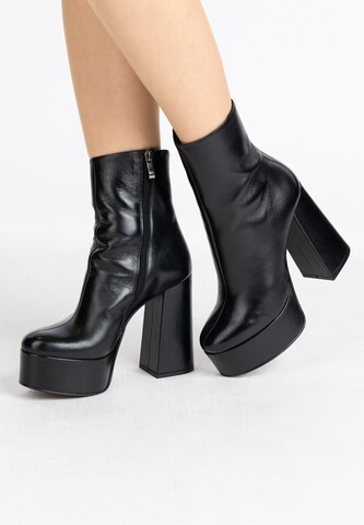 FELIPA Ankle Boots in Black