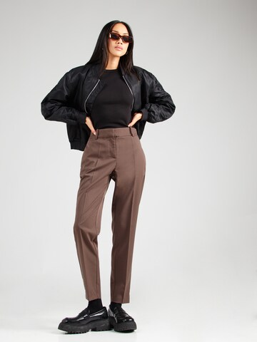 Regular Pantalon à plis 'VMNILA' VERO MODA en marron
